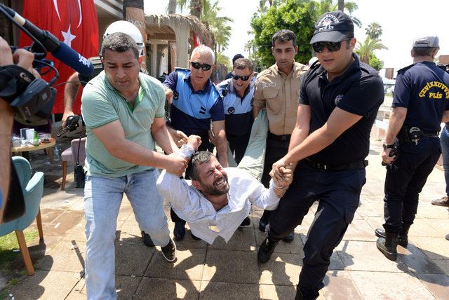 Mersin'de yıkıma benzinle direnenlere polis müdahalesi