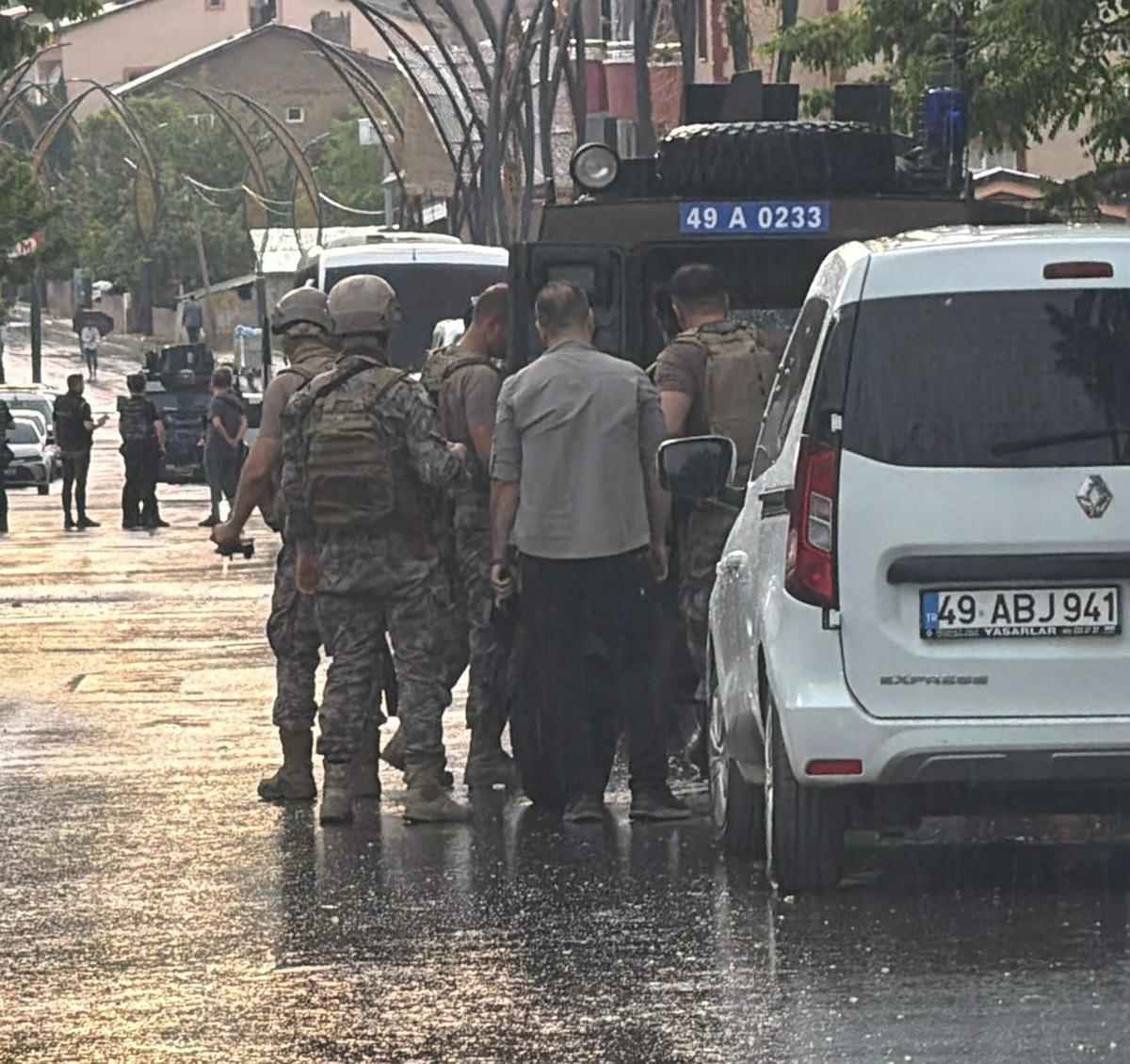 İşitme engelli kardeşini vuran saldırganı polis etkisiz hale getirdi 2