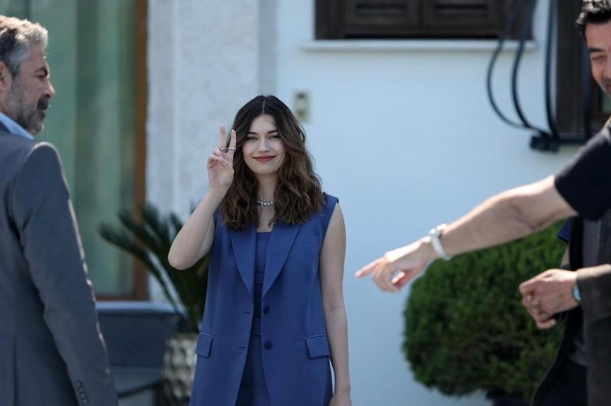 A.B.İ. nin &Ccedil;ağla sı Afra Sara&ccedil;oğlu diziden ayrıldı mı, neden ayrıldı? 1