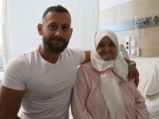 Doktoru bile şaşırtan vaka: 3 binden fazla taş &ccedil;ıktı!
