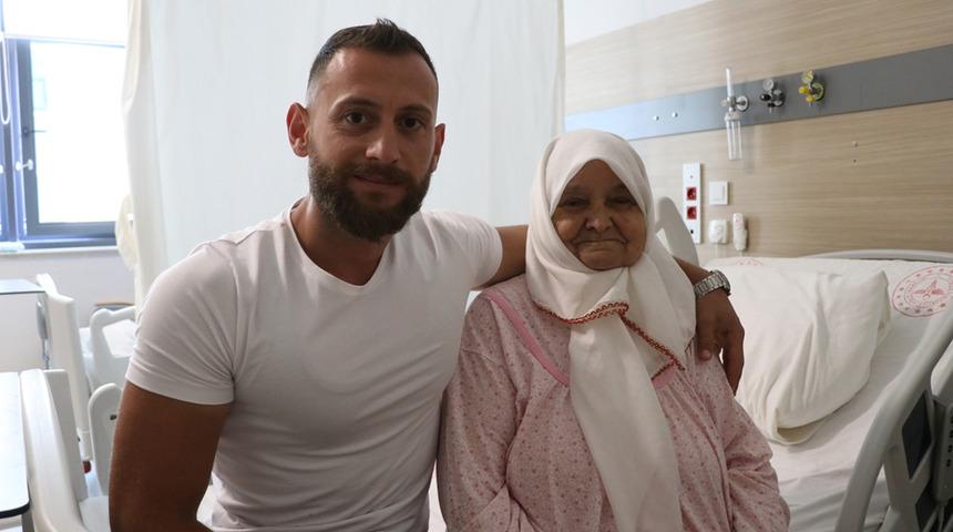 Doktoru bile şaşırtan vaka: 3 binden fazla taş &ccedil;ıktı! "Şok i&ccedil;erisindeyiz"
