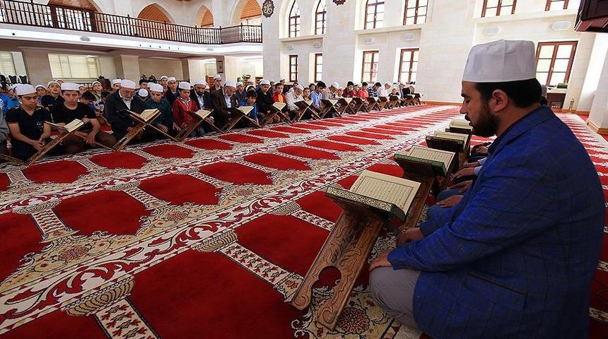 Mukabele nedir? İşte 2018 Ramazan ayında televizyonda mukabeleri saatleri (Mukabele okunan camiler)