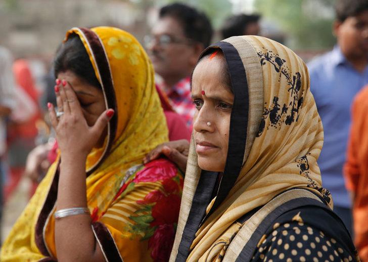 Hindistan'da üst geçit çöktü: 18 ölü  G1