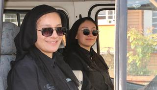 Bir anne kurdu, iki kızıyla birlikte b&uuml;y&uuml;tt&uuml;! Artık sekt&ouml;re y&ouml;n veriyorlar