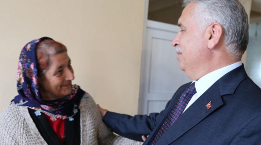 Muş Valisi Aziz Yıldırım Vartolu nineyi kırmadı! Altın küpe için talimat verdi