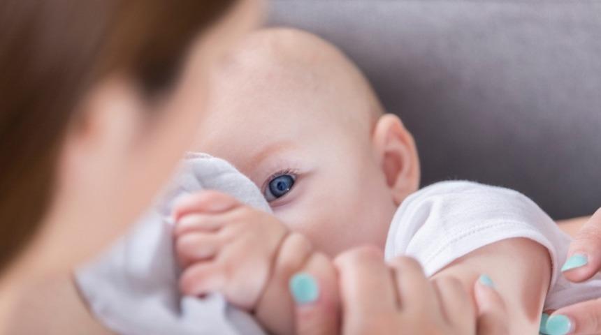 Hamileyken emzirmek sakıncalı mı?