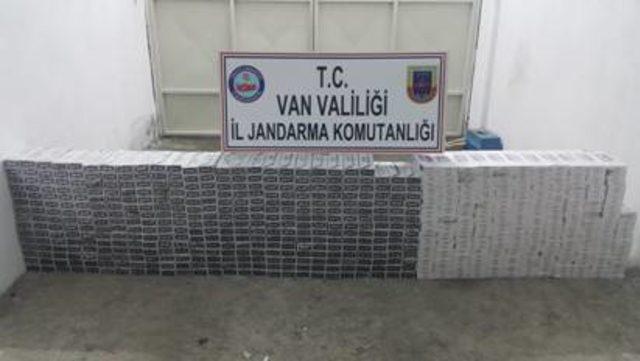 Araçtan atılan çuvallardan kaçak sigara çıktı