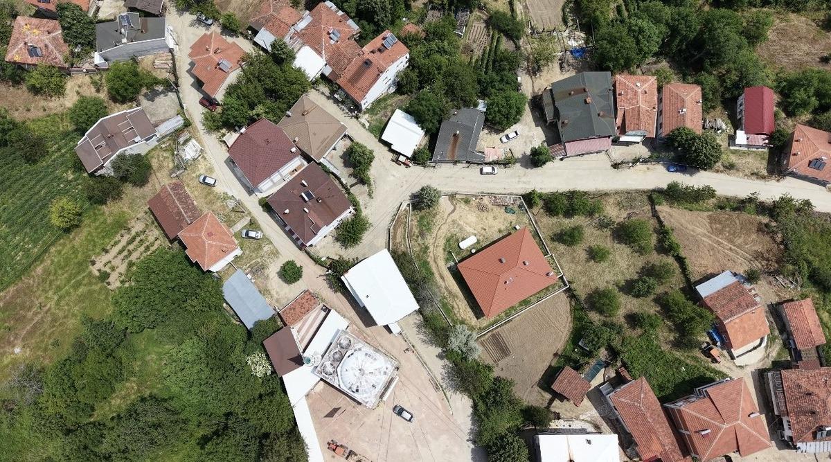 Türkiye’de sadece 2 tane var! Altından araç geçen konak ilgi çekiyor 3
