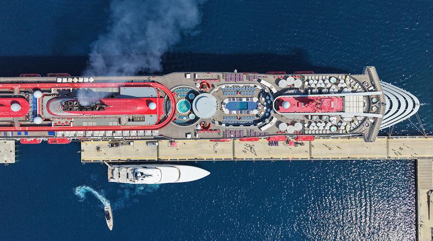 Bodrum'a "Scarlet Lady" kruvaziyeriyle 2 bin 521 turist geldi