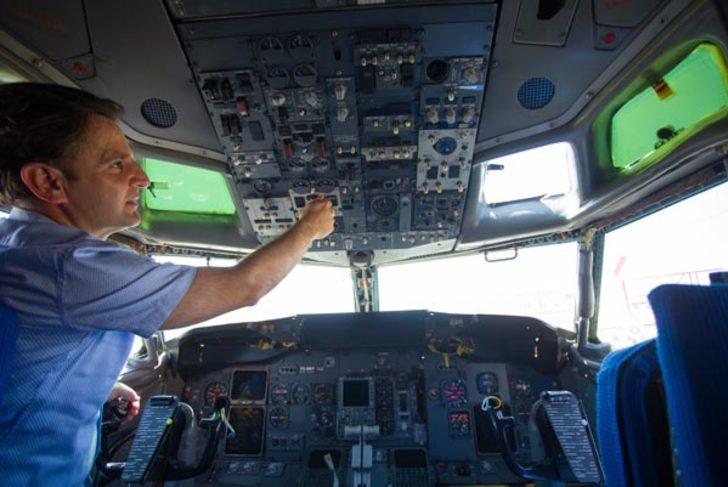 Lise bahçesindeki 'yolcu uçağı'nı gören donup kalıyor G5