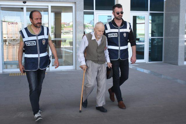 Eşini keserle öldüren 81 yaşındaki şüpheli tutuklandı