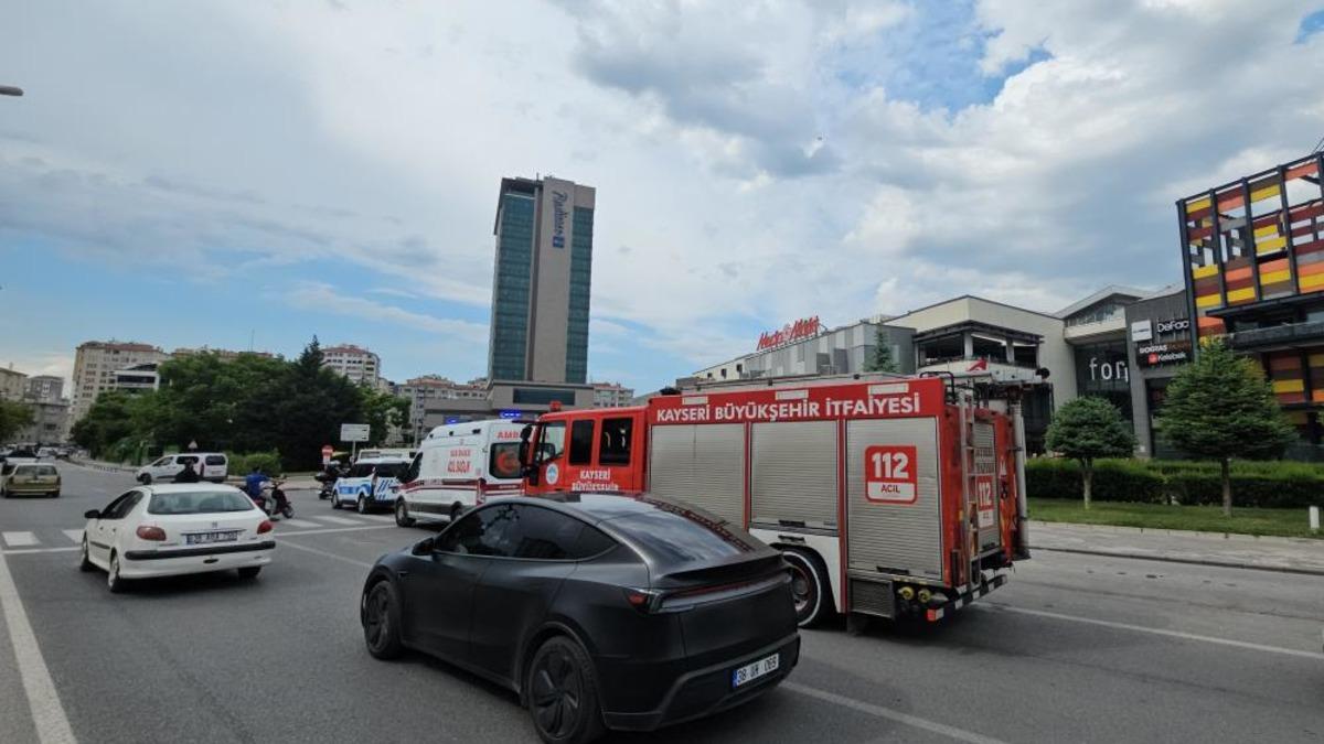 Şehrin ünlü AVM'sinde bomba paniği