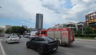 Şehrin &uuml;nl&uuml; AVM'sinde bomba paniği