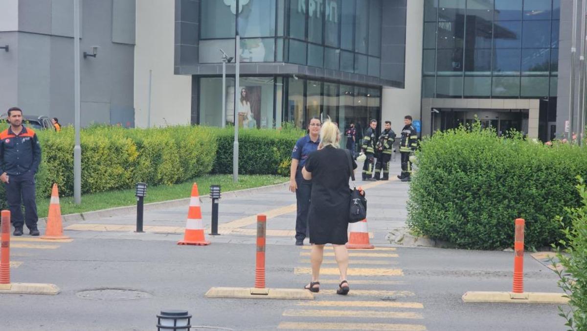 Forum Kayseri de bomba paniği! Ekipler alarma geçti 2