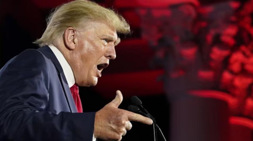 ABD Başkanı Trump k&ouml;pr&uuml;leri attı: "İran'a &ccedil;ok sert saldıracağız"