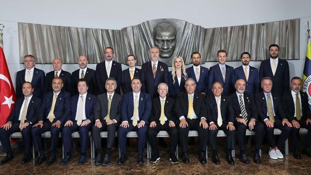 Fenerbahçe’de Aziz Yıldırım başkanlığında ilk yönetim kurulu toplantısı yapıldı