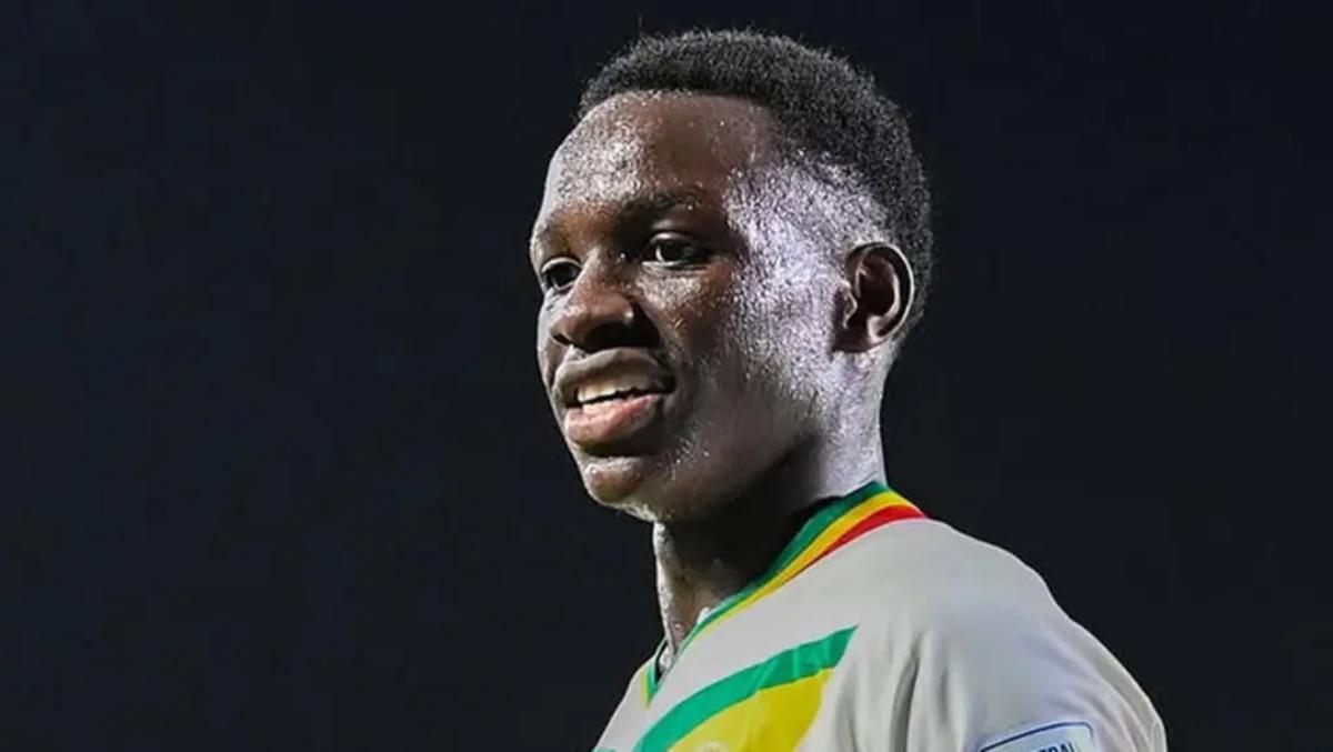 Senegalli gen&ccedil; yıldız Amara Diouf, Fenerbah&ccedil;e i&ccedil;in İstanbul a geldi 2