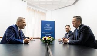 Bakan Fidan, Bosna Hersekli Becirovic ile g&ouml;r&uuml;şt&uuml;