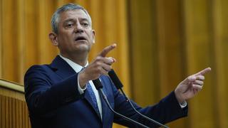 Son dakika: CHP'de 9 vekilin ihra&ccedil; talebi sonrası &Ouml;zg&uuml;r &Ouml;zel'den ilk a&ccedil;ıklama