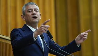CHP'de 9 vekilin ihra&ccedil; talebi sonrası &Ouml;zg&uuml;r &Ouml;zel'den ilk a&ccedil;ıklama