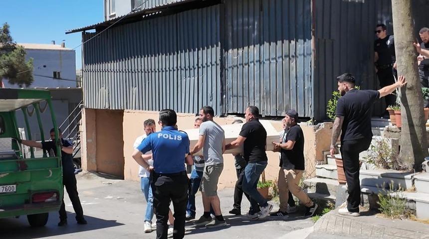 Pendik'te iş yerinde bir kişi tabancayla kendini vurarak intihar etti