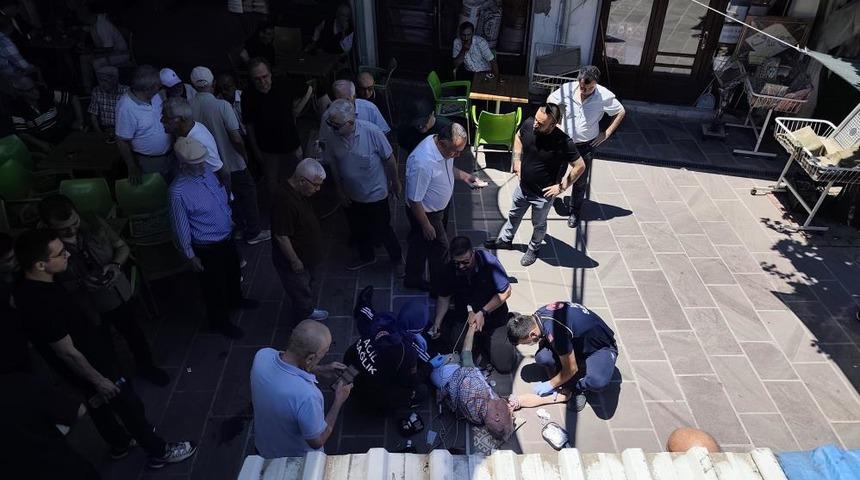 Kalp krizinden &ouml;len arkadaşının cenazesinde kalp krizi ge&ccedil;irdi