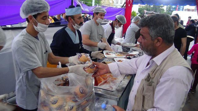 Diyarbakır'da iftar çadırlarına yoğun ilgi