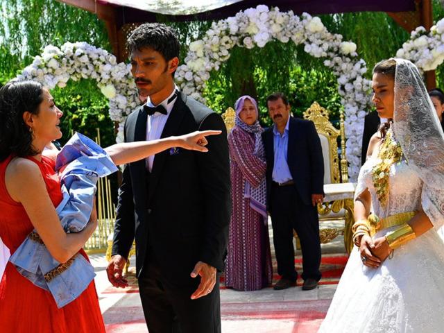Halef'in Melek'i diziden ayrılıyor mu? Ayb&uuml;ke Pusat i&ccedil;in karar verildi: İşte Halef: K&ouml;klerin &Ccedil;ağrısı ile ilgili ayrıntılar...