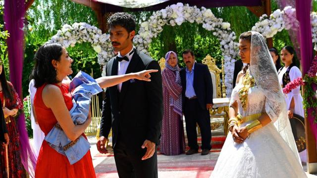 Halef'in Melek'i diziden çıkıyor mu? Aybüke Pusat için karar verildi