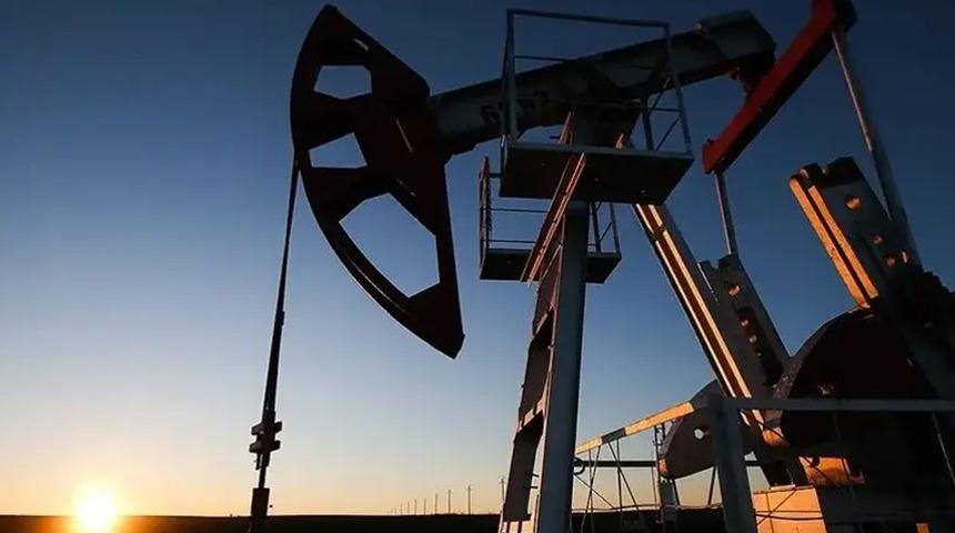 Brent petrol&uuml;n varili 93,35 dolardan işlem g&ouml;r&uuml;yor