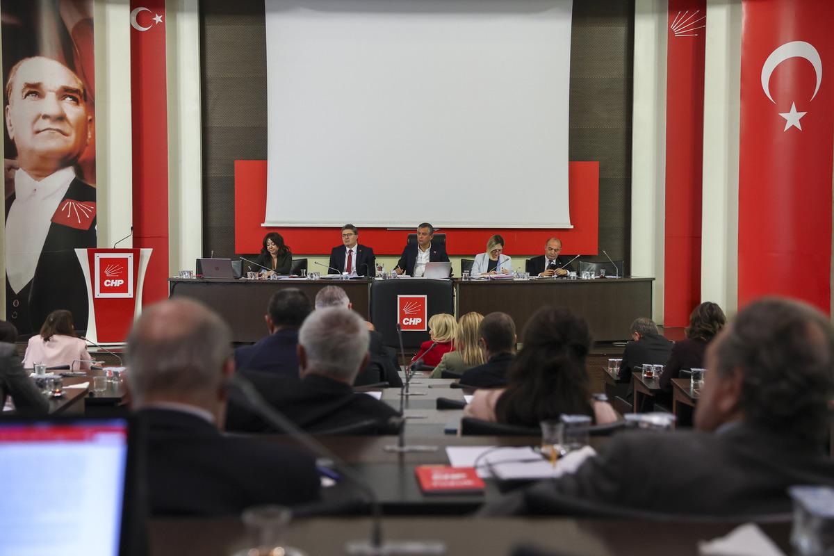 Son dakika | Özgür Özel kurultayı zorluyor: 57 kişilik PM nin 28 inden istifa! 1