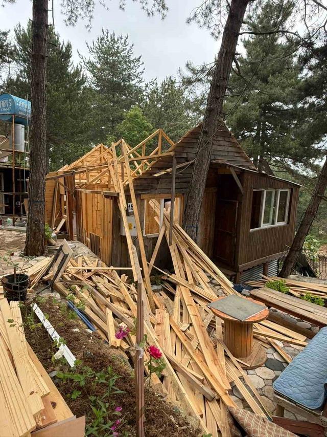 Olukbaşı Yaylası&rsquo;nda yıkım s&uuml;r&uuml;yor, vatandaşlar evlerini boşaltıyor 3