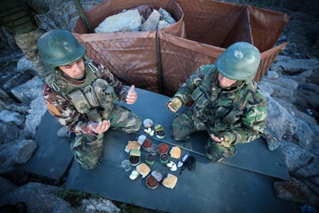 İlk iftarı sınırdaki Mehmet&ccedil;ik a&ccedil;tı
