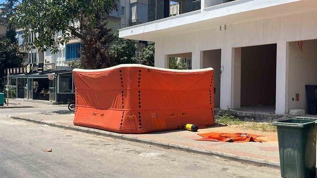 Alanya&rsquo;da bunalıma girip &ccedil;atıya &ccedil;ıkan şahsı polis ekipleri ikna etti 5