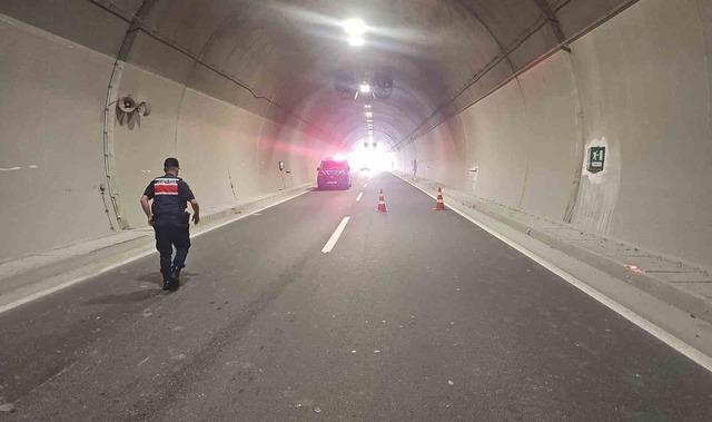 Osmangazi T&uuml;neli i&ccedil;indeki trafik kazasında, 1&rsquo;ağır 3 kişi yaralandı 2
