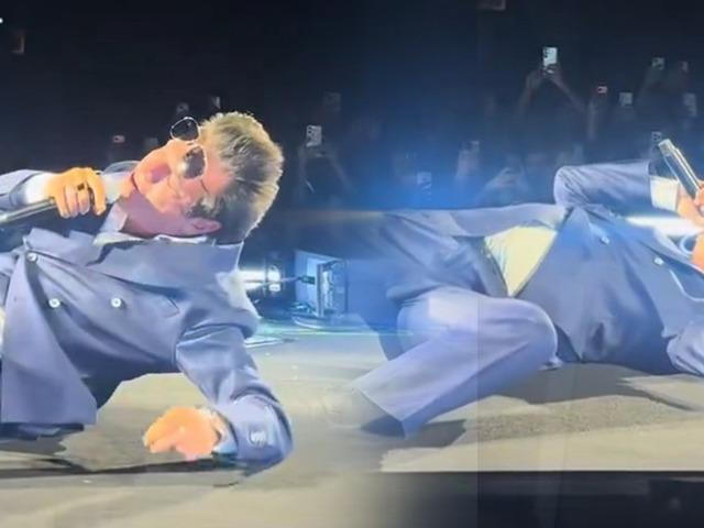 Teoman konserindeki g&ouml;r&uuml;nt&uuml;ler şaşırttı! Kendini yerlere attı