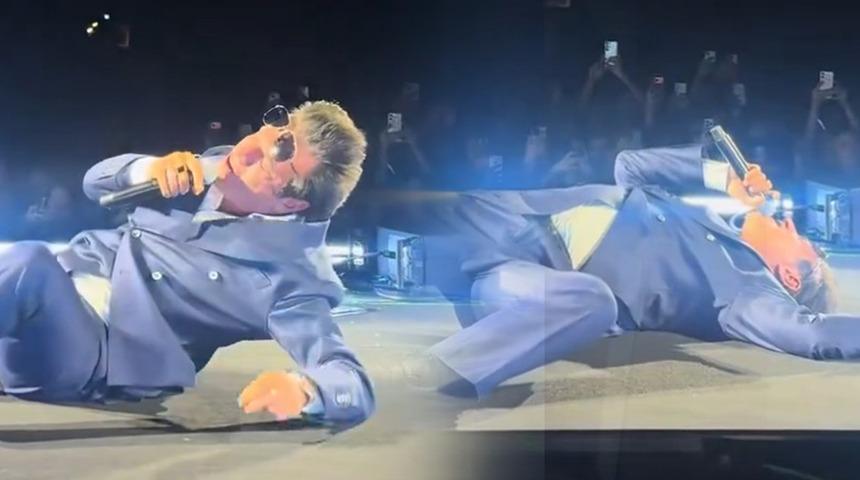 Teoman konserindeki g&ouml;r&uuml;nt&uuml;ler şaşırttı! Kendini yerlere attı