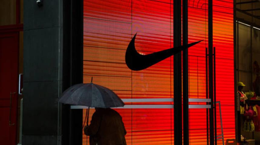 Nike rakiplerinin gerisinde kaldı: Hisseler sert d&uuml;şt&uuml;