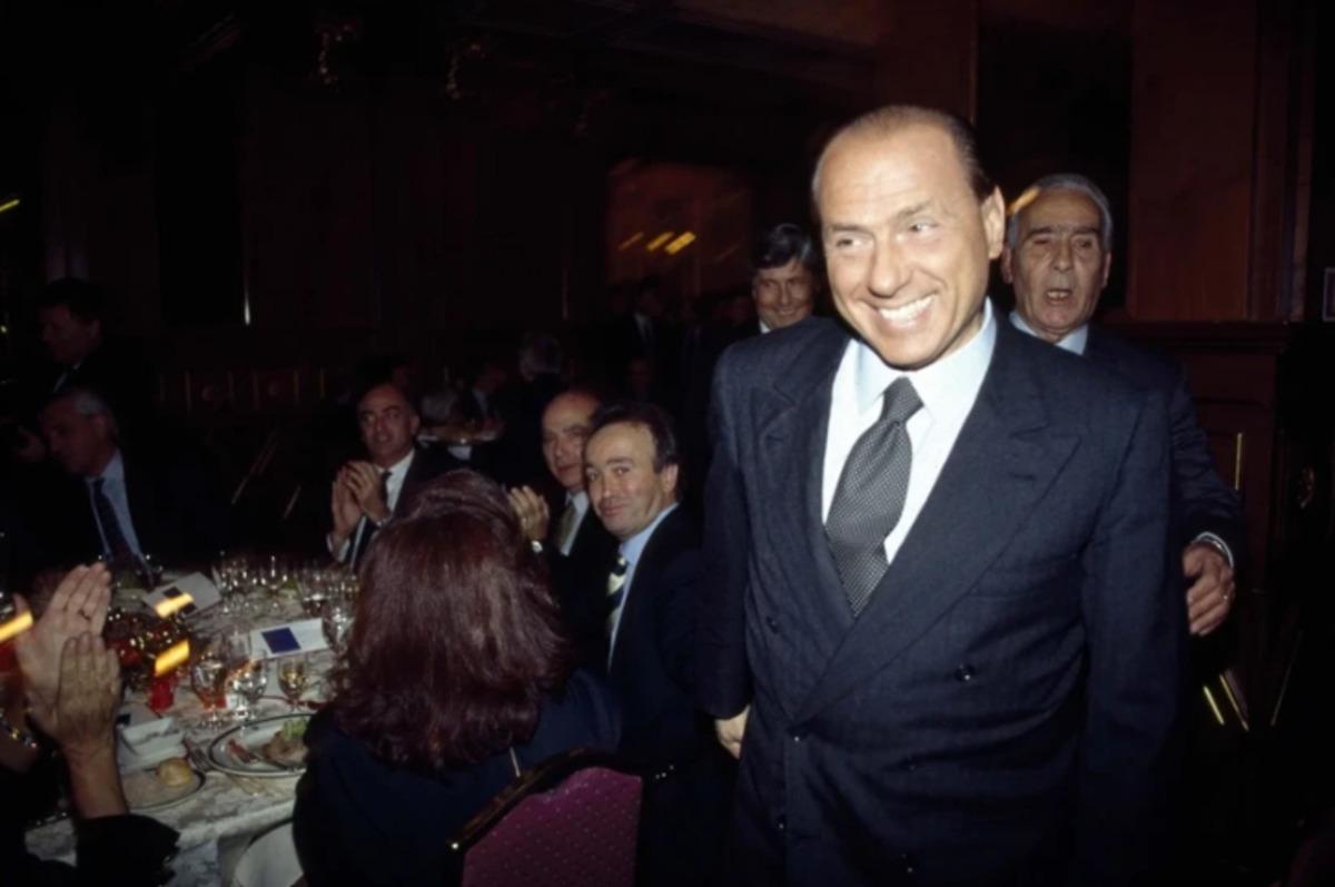 Vatikan dan daha büyük! Berlusconi nin evi satışa çıktı: Fiyatı dudak uçuklattı 9