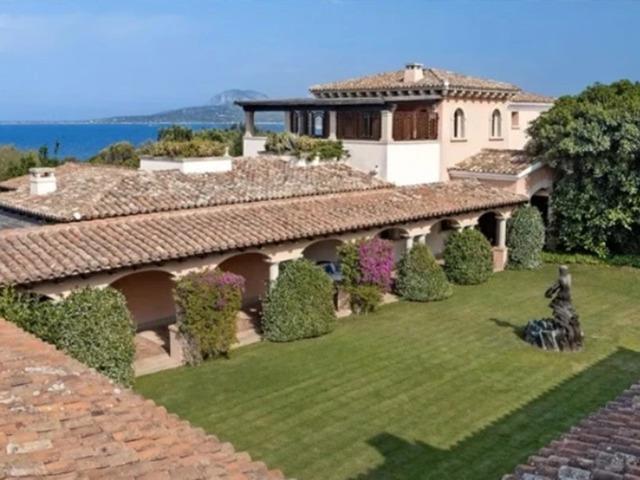 Vatikan'dan daha b&uuml;y&uuml;k! Berlusconi'nin evi satışa &ccedil;ıktı: Fiyatı dudak u&ccedil;uklattı