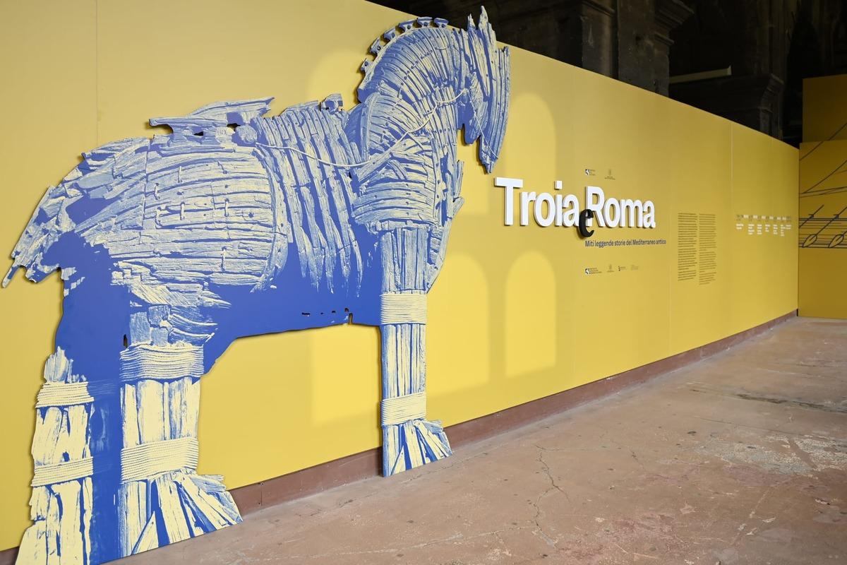 Roma nın kalbi Kolezyum da Troya nın hikayesi d&uuml;nya ile buluştu! Bakan Ersoy: "Troya Sergisi k&uuml;lt&uuml;r turizmine katkı sağlayacak" 2