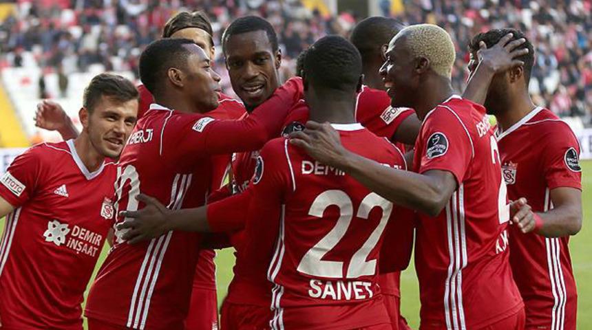 Sivasspor'un yüzü evinde güldü
