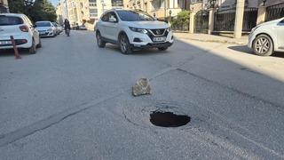 Eskişehir'de yol çöktü, sürücüler zor anlar yaşadı