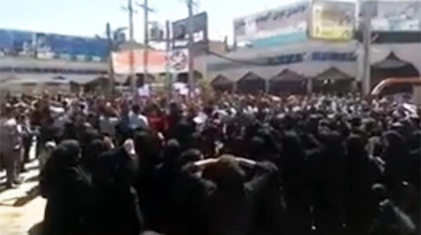 İran karıştı! Dün gece başlayan protestolarda ölü ve yaralılar var