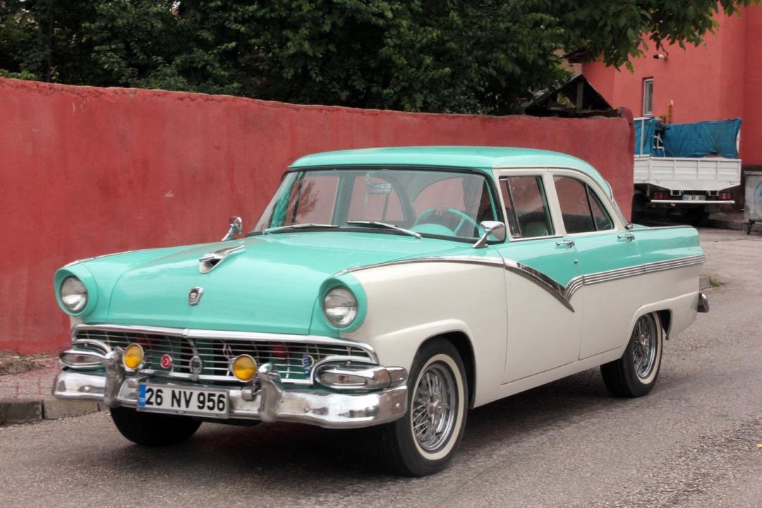 Hem ustası hem de klasik otomobil hastası