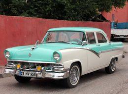 Hem ustası hem de klasik otomobil hastası