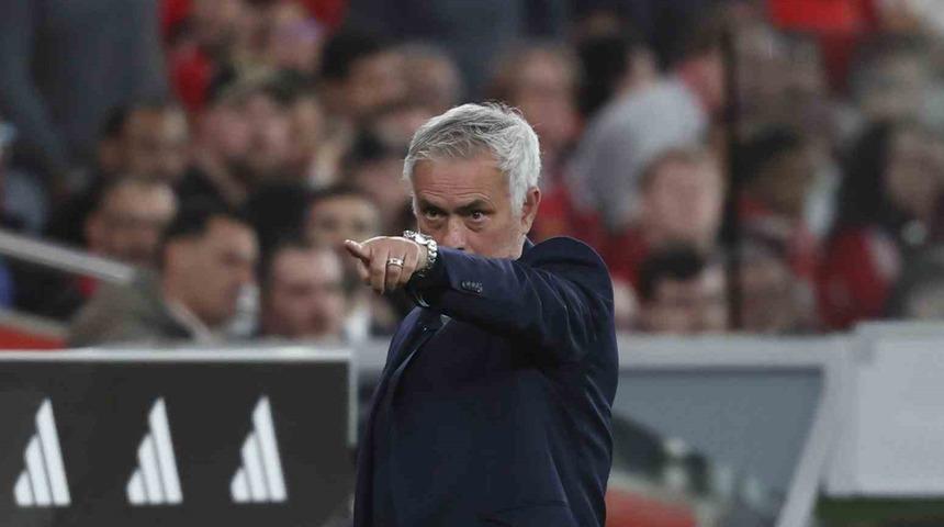 Real Madrid Jose Mourinho'yu resmen a&ccedil;ıkladı!