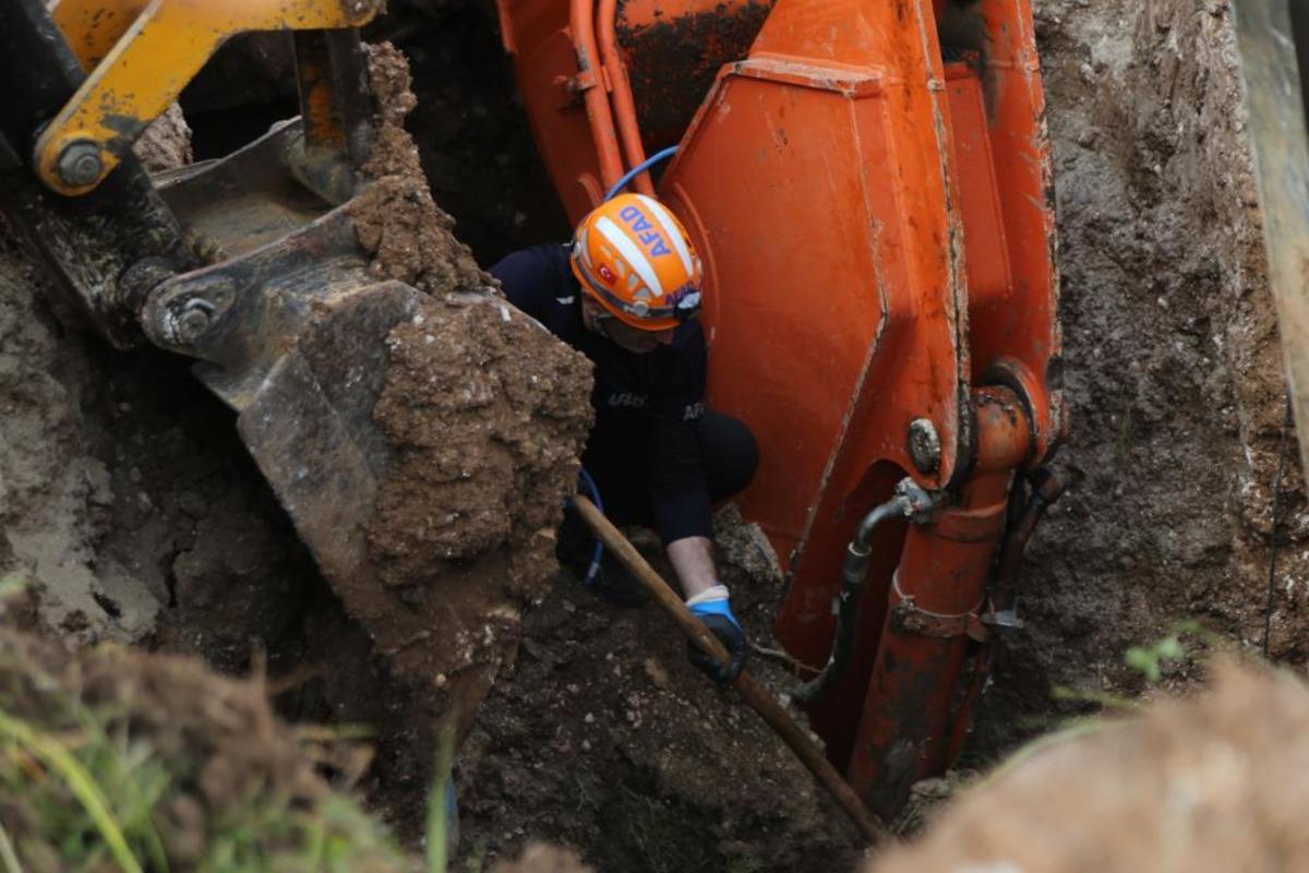 Kastamonu da toprak altında kalan işçinin cansız bedenine ulaşıldı 1