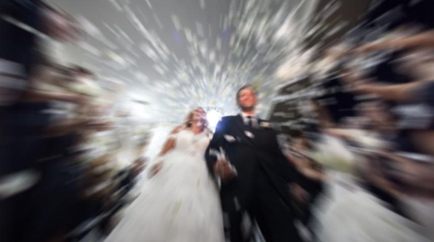 Yeni evli &ccedil;ifte b&uuml;y&uuml;k şok! G&ouml;r&uuml;nt&uuml;lerini televizyona vermişler