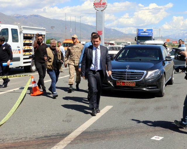 Halk otobüsü ile hafif ticari araç çarpıştı: 3 ölü, 15 yaralı (2)